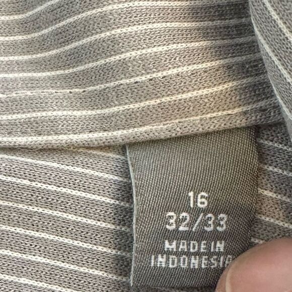 Michael Kors Gray and‎ White Striped Long Sleeve Dress Shirt in Size 16 - 32/33 - Picture 5 of 7